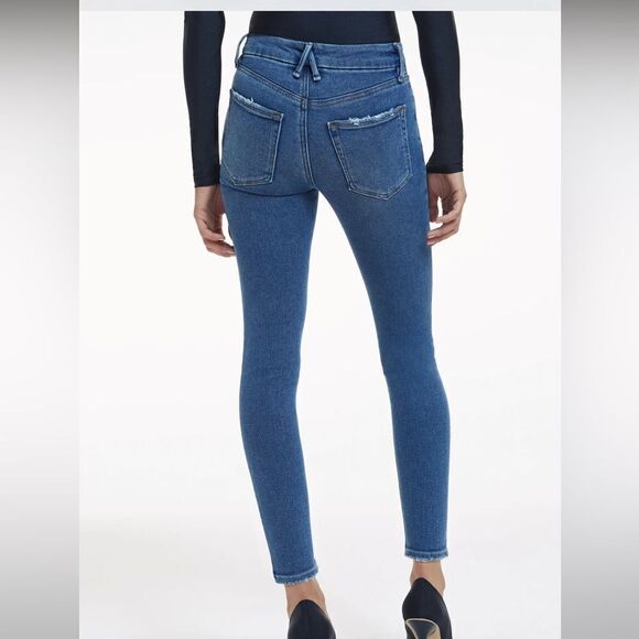 Good American GOOD LEGS CROPPED JEANS - Picture 3 of 7